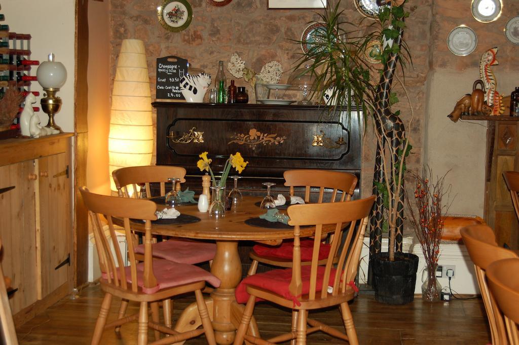 The Mitre Inn Witheridge Eksteriør billede