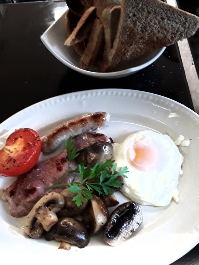 The Mitre Inn Witheridge Eksteriør billede